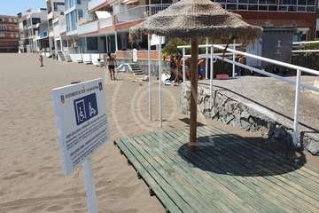 Espacio reservado para personas con movilidad reducida en Salinetas (Foto TA)